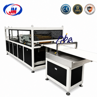 Ligne d'extrusion automatique de panneaux muraux en PVC, machine de fabrication de portes WPC pour la production de panneaux de placards en composite bois-plastique 600-1200 mm