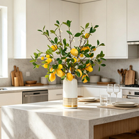 Kunstmatige citroentak met nepfruit en groene bladeren voor bloemstukken, huisdecoratie en tafeldecoratie