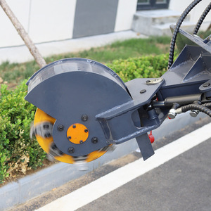 Broyeur de bois et de souches d'arbres avec moteur pour utilisation en machinerie forestière - Product Image 1