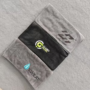 Tùy Chỉnh Sợi Nhỏ Phòng Tập Thể Dục Tập Thể Dục Khăn Nhanh Khô & Mát Chất Lượng Dành Cho Người Lớn Thể Thao Khăn Với Zip Logo In Mềm Mại Thoải Mái - Product Image 3