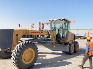 Tractor de Construcción de Carreteras Changlin Diecast 220H, Motoniveladora Caterpillar con Estándar de Emisiones China II - Product Image 3
