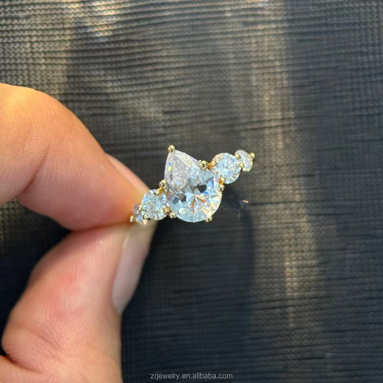 Anello in Moissanite 3CT, modello Style4