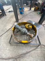 Pièces de rechange essentielles en acier manganèse haute teneur pour moulin Raymond : Rouleau de surpression, Support de pelle, Anneau de rouleau, Couteau grattoir, Engrenage