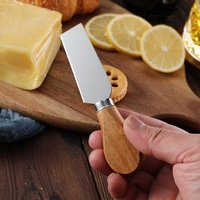 Planche à fromage et ensemble de couteaux en bois d'acacia de qualité supérieure, planche à charcuterie 4 pièces avec poignée, plateau de service en bois pour pain et fromage