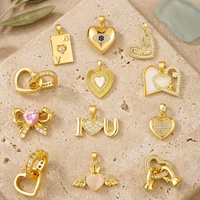 LUOYUNE Vente en gros de pendentifs cœur en laiton plaqué or 18 carats avec zircone cubique entrelacée, breloque d'amour pour cadeau d'anniversaire en gros