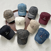 Casquette de baseball vintage délavée à imprimé léopard et broderie de lettres en jean, bords effilochés et usés