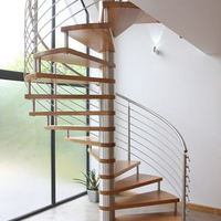Escalier en colimaçon élégant en acier inoxydable et bois massif, design durable et peu encombrant