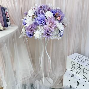Arreglo de Rosas Artificiales Romántico en Gris, Morado y Blanco, Centro de Mesa Hecho a Mano para Cumpleaños, Centro de Mesa para Bodas - Product Image 1