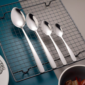 DFU0153 Couverts de qualité supérieure en acier inoxydable 18/10 de qualité alimentaire avec manche carré, finition miroir, couteau à steak, cuillère, fourchette - Product Image 1