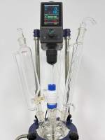 Réacteur en verre automatique de laboratoire avec cuve sous pression et réservoir de mélange chauffé par moteur avec agitateur