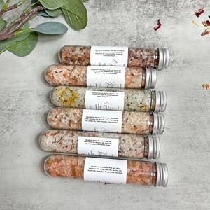 Sal <span class=keywords><strong>de</strong></span> <span class=keywords><strong>Baño</strong></span> Rosa del Himalaya con Flores Secas en Forma <span class=keywords><strong>de</strong></span> Cristal en Envase <span class=keywords><strong>de</strong></span> Tubo para Venta Transfronteriza - Product Image 5