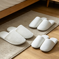 Chaussons d'hôtel personnalisés 5 étoiles blancs en tissu gaufré, lavables, antidérapants, pour spa, jetables, pour chambre d'hôtes, pour la maison et les voyages