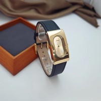 Montre décontractée de luxe pour femme, en acier inoxydable, bracelet en cuir, boîtier tonneau, mouvement à quartz en laiton et cristal, largeur de bracelet 18 mm