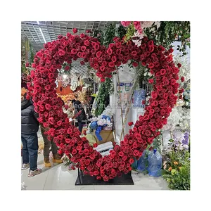 Red Heart Flower Arch Hintergrund Arch Metal Stand Herzform Künstliche Blumen arrangement Hintergrund für Event