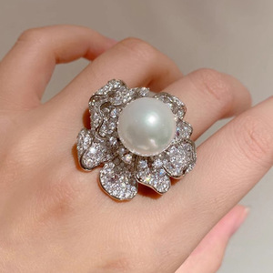 Anello con Fiore di Camelia e Zirconi per Donne, Gioiello di Lusso in Stile Coreano, Regalo di Moda Chic - Product Image 3