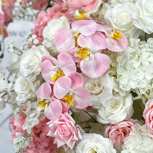 Arreglos Florales Realistas de Rosas e Hortensias Hechos a Mano con Seda Artificial para Decoraciones de Bodas y Regreso a Clases - Product Image 3