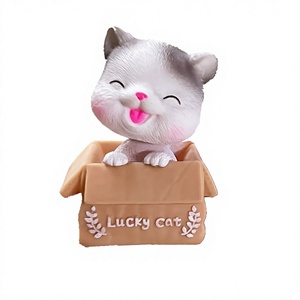 Figurine de chat porte-bonheur en résine pour voiture, décoration de console centrale, fabriquée en Chine - Product Image 1