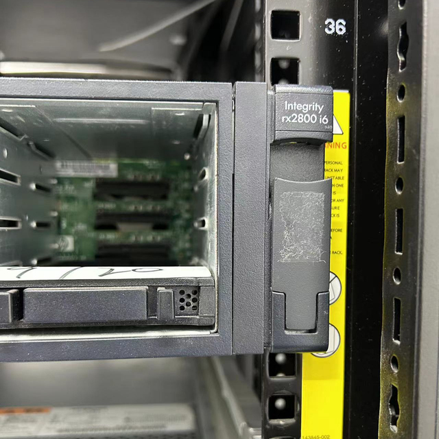 HPE Integrity RX2800 i6 AT104B 1*9720 CPU 1*MEM Card 2*1200w PSU