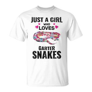 Semplicemente una ragazza che adora le t-shirt con serpenti decorati con giarettiere - Product Image 1