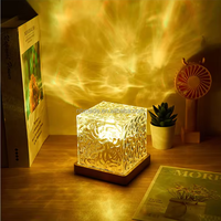 Lampada Cubo d'Acqua Quadrata in Acrilico Trasparente, LED USB Ricaricabile, Effetto Moderno con Onde Rotanti, Luce Notturna Bianca Calda