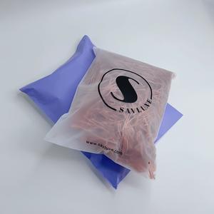 Bolsas de Envío de Poliéster Moradas Personalizadas con Logotipo Blanco - Bolsas de Envío Impermeables para Comercio Electrónico y Boutiques - Product Image 5