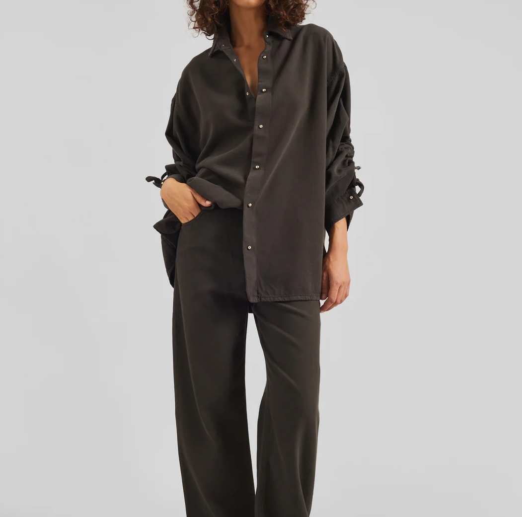 สีน้ำตาล