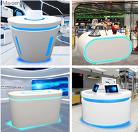 Comptoir d'accueil incurvé LED sur mesure, écologique et robuste, table d'exposition technologique futuriste pour salle d'exposition d'entreprise