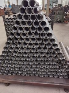 مطرقة حفر <span class=keywords><strong>DTH</strong></span> منخفضة الضغط من Xingda (مصنوعة من سبائك معدنية) لحفر ثقوب المسامير التأثيرية في المناجم والمحاجر وحفر أساسات الآبار ودعم المنحدرات - Product Image 4