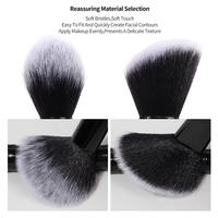 HMU ODM OEM 2 en 1 Pinceau de maquillage pour le visage à double tête en forme de flamme, en fibres synthétiques végétaliennes, pour le contour, le fond de teint et l'illuminateur