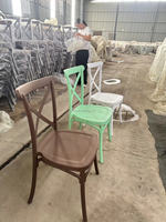 Chaises en PP à dossier croisé modernes, durables, empilables, résistantes à l'eau, écologiques, pour l'intérieur et l'extérieur, pour la restauration, les hôtels, les événements commerciaux, les mariages, les fêtes