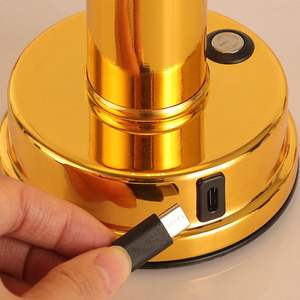 Luminária de Mesa Moderna LED Recarregável com Toque, Dimerizável, Abajur de Tecido Dourado Plissado, Carregamento Rápido Tipo-C, Iluminação Ambiente para Restaurantes - Product Image 5