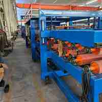 Machine automatique pour panneaux sandwich en laine de roche et EPS