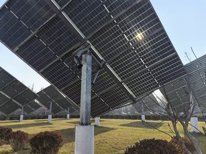 SUPER SOLAR Tracker Photovoltaïque Automatique |   Traqueur solaire à un axe en acier galvanisé à chaud pour projets d'énergie solaire 90 modules - Product Image 1