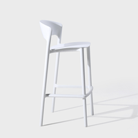 Bistro Coffee Shop Chaise de bar en plastique de style nordique Mobilier Hôtel Restaurant Club Chaise haute empilable