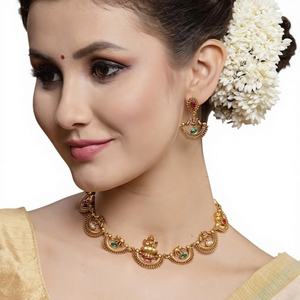 Ensemble de collier de temple traditionnel avec pendentif de déesse, cristal et strass, et boucles d'oreilles assorties, plaqué or, bijoux ethniques pour femmes - Product Image 1