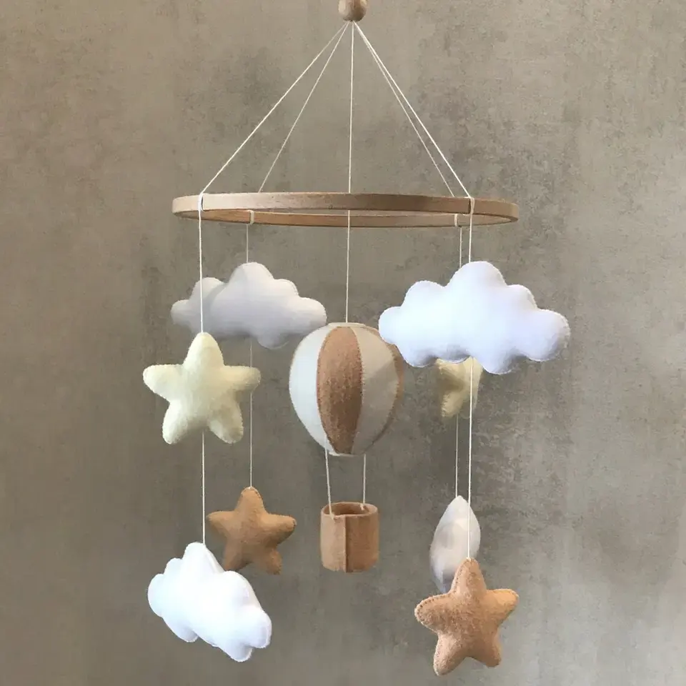 Neutraler Kindergarten mobiler Heißluft ballon Filz baby mobil Sterne und Wolken mobiler Unisex