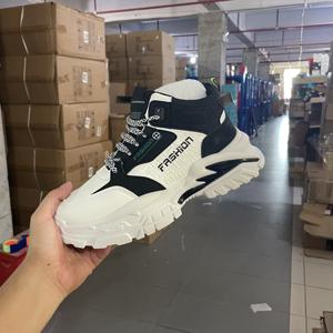 Sneakers respirantes de haute qualité pour hommes et femmes, vente en gros d'usine, très demandées, fabriquées en Chine - Product Image 4