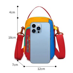 Sac à main tendance en nylon imperméable personnalisable pour voyages et activités de plein air, sac bandoulière transfrontalier - Product Image 4