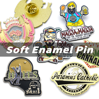 Épingles en émail dur d'anime artisanal en métal personnalisable avec épingles d'insigne de carte de support