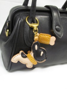 Nouveau style Weilei, pendentif bouledogue français en cuir véritable tanné végétal, forme irrégulière sculptée, teinture végétale, décoration, <span class=keywords><strong>porte</strong></span>-<span class=keywords><strong>clés</strong></span> - Product Image 5