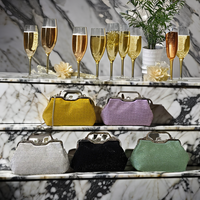 Pochette de soirée de luxe en métal avec cadre, ornée de cristaux, petite pochette coquillage à chaînes, sac à bandoulière tendance pour soirée