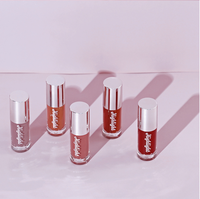 Gloss à lèvres repulpant et hydratant, teinte nude crémeuse, couleur intense, fini miroir haute brillance, cosmétique pour les lèvres