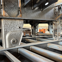 Semi-remorque à 4 essieux avec clôture haute, parois latérales en acier renforcé, pour le transport de matériaux de construction et de marchandises en vrac