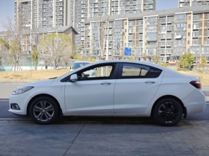 <span class=keywords><strong>Chevrolet</strong></span> <span class=keywords><strong>Cruze</strong></span> 1.4T Luxe Turbo <span class=keywords><strong>2015</strong></span>, puissance sportive, maniabilité sportive, système MyLink, sûr et fiable - Product Image 3