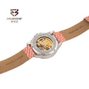 Un Grand Fabricant Produit des Montres en Acier Inoxydable avec Mouvements Mécaniques - Product Image 6