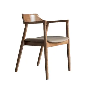 डेडिको मध्य शताब्दी के आधुनिक रेस्तरां के लिए पु चमड़े के भोजन की कुर्सी ठोस राख लकड़ी कुर्सी