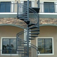 Escaliers intérieurs modernes en colimaçon de protection contre l'incendie en fer forgé Planche antidérapante Balcon Escalier global en fer forgé direct d'usine