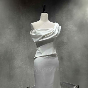 Robe de mariée sirène moderne et élégante NT01 en satin à une épaule avec appliques florales en dentelle et cristaux, traîne chapelle pour femme - Product Image 6