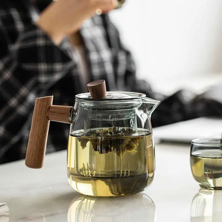 กาน้ำชาแก้วบอโรซิลิเกตพร้อมที่กรองหูจับทำจากไม้