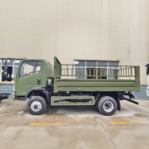 Camion SINOTRUK HOWO 4*4 avec une capacité <span class=keywords><strong>de</strong></span> charge nominale <span class=keywords><strong>de</strong></span> 10 tonnes. SINOTRUK HOWO avec une caisse <span class=keywords><strong>de</strong></span> chargement <span class=keywords><strong>de</strong></span> 7,2 mètres <span class=keywords><strong>de</strong></span> long. - Product Image 3